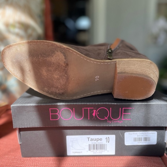 Boutique by Corky’s size 10 taupe shoe boot in original box - Picture 9 of 11